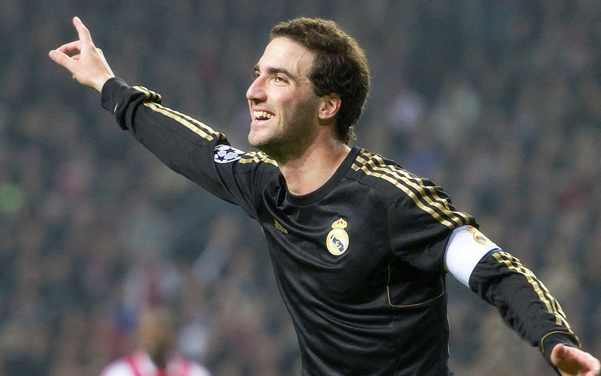 命运从不眷顾弱者,亚特兰大战胜尼斯背后,阿坎吉在刀锋上起舞的生存哲学